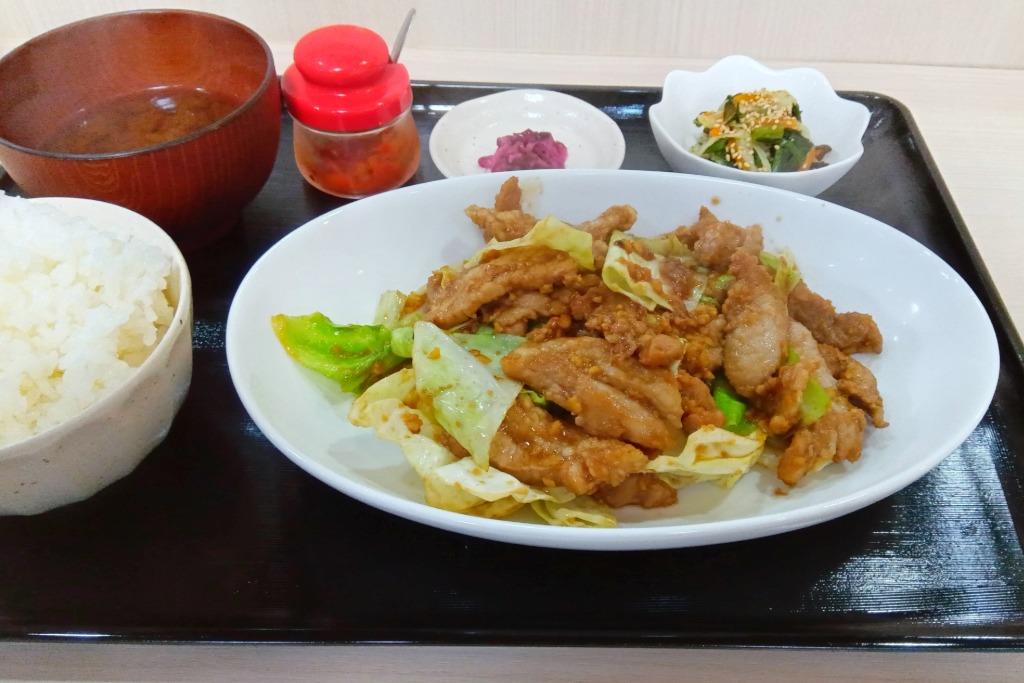 ぴりぴり肉炒め定食